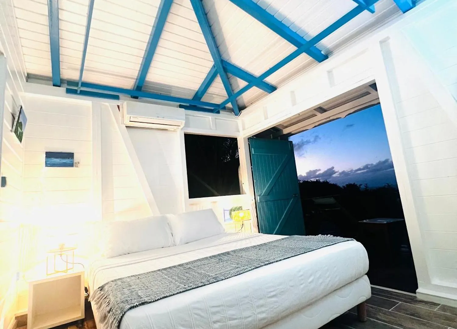 Vue Mer/3Beds/Piscine/wifi/900 mètres de la plage Deshaies Guadeloupe